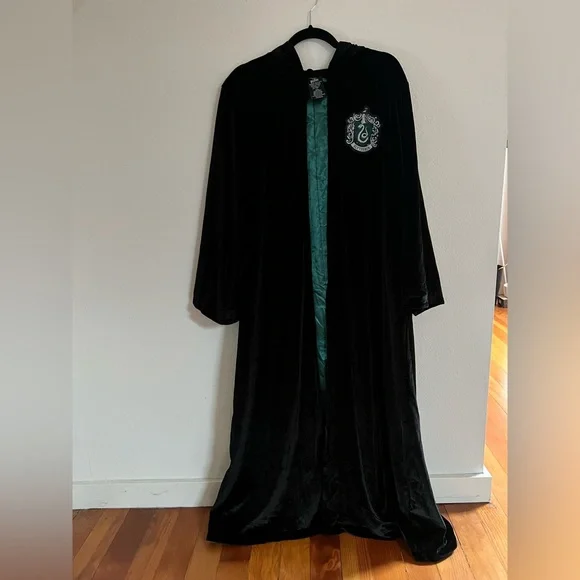 Official Wizarding World Harry Potter Slytherin Robe - Picture 1 of 7